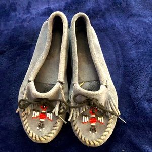 Minnetonka Blue Suede Thunderbird Beaded Boat Moccasins - Size 8